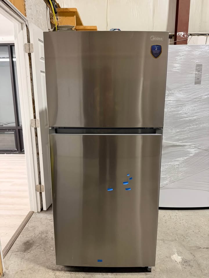 Midea Top Mount Fridge MRT21D3BST - Grade B/WH