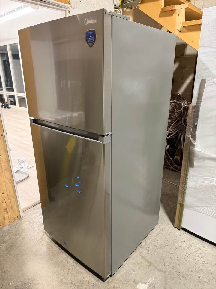 Midea Top Mount Fridge MRT21D3BST - Grade B/WH