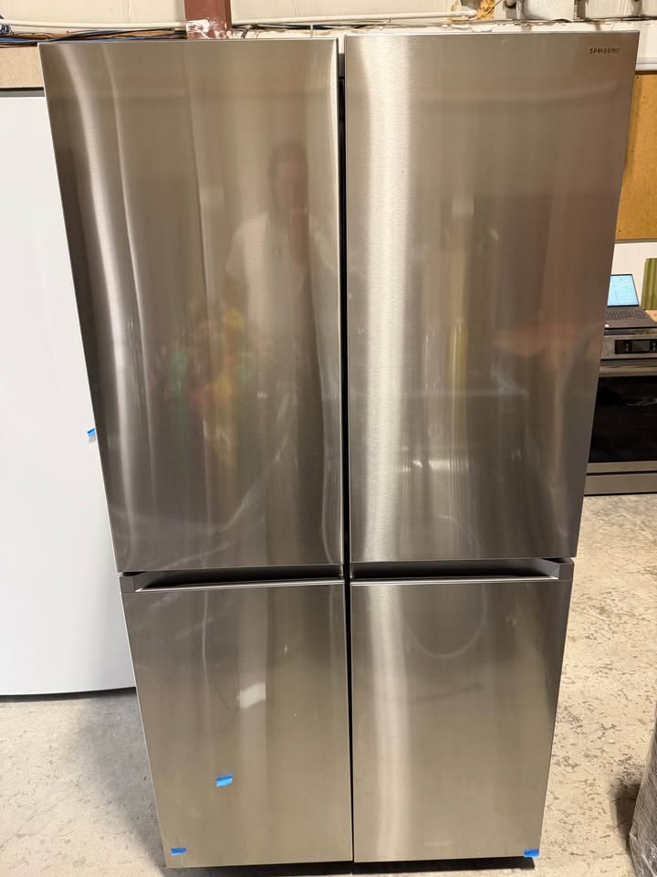 Samsung French 4 Door RF23B7671SR - Grade A/WH