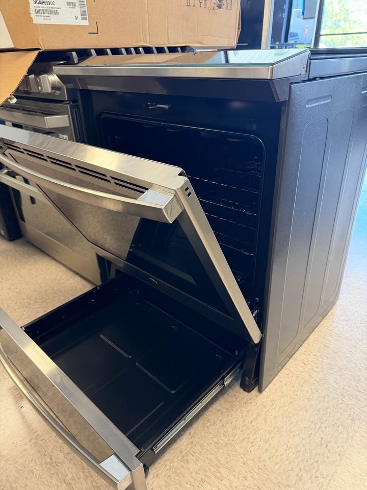 GE Profile - 5.3 Cu. Ft. Slide-In Electric Induction Range with True Convection, No Preheat Air Fry & Wi-Fi - Stainless Steel - PHS93XYPFS