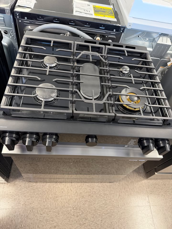 Samsung - 6.0 Cu. Ft. Bespoke Smart Slide-In Gas Range with Air Sous Vide and Air Fry - Stainless Steel - NSG6DG8500S
