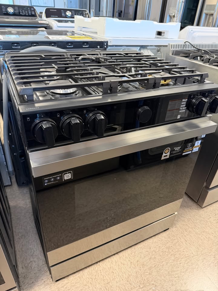 Samsung - 6.0 Cu. Ft. Bespoke Smart Slide-In Gas Range with Air Sous Vide and Air Fry - Stainless Steel - NSG6DG8500S