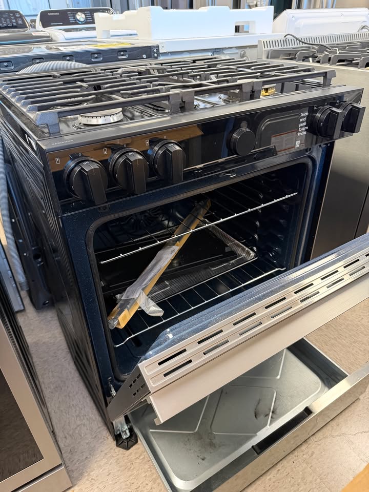 Samsung - 6.0 Cu. Ft. Bespoke Smart Slide-In Gas Range with Air Sous Vide and Air Fry - Stainless Steel - NSG6DG8500S