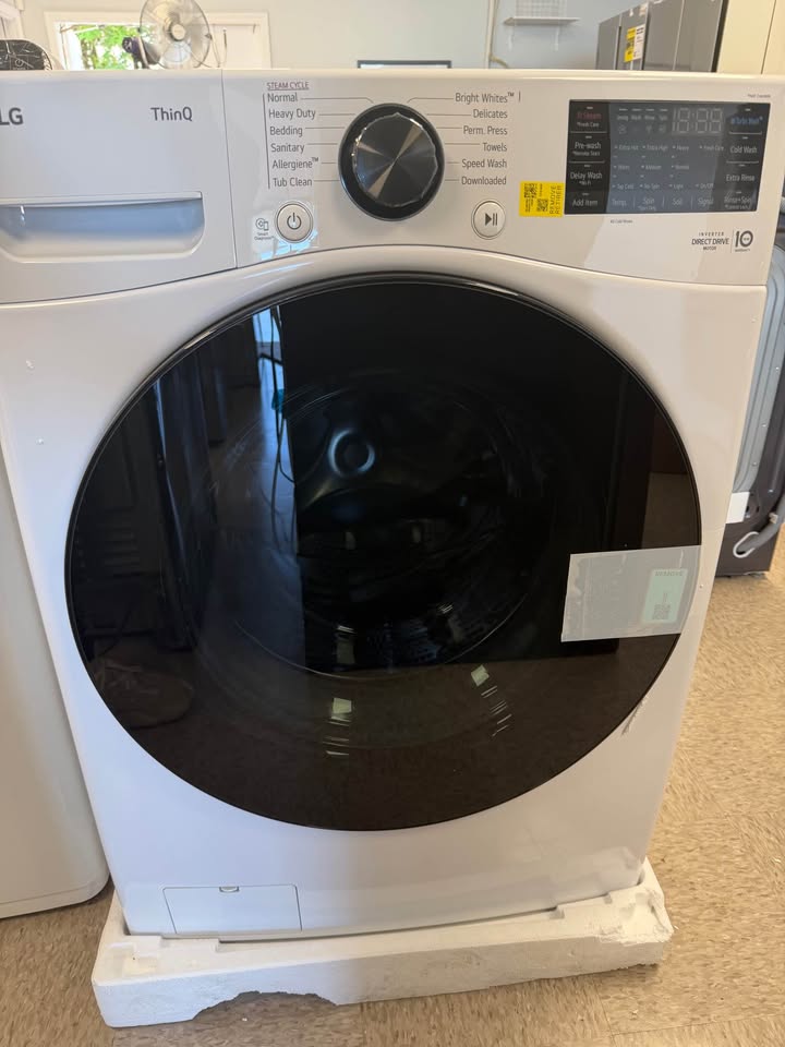 LG - 4.5 Cu. Ft. High-Efficiency Smart Front Load Washer with TurboWash® 360°, Steam and Built-In Intelligence - White - WM4080HWA
