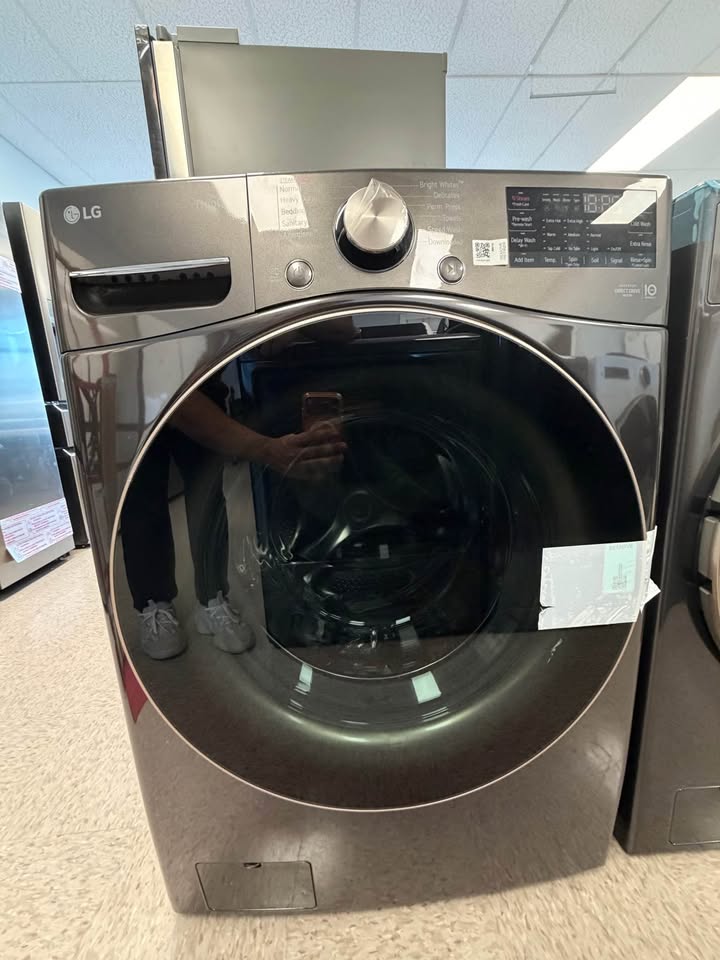LG - 4.5 Cu. Ft. High-Efficiency Smart Front Load Washer with Steam and Built-In Intelligence - Black Steel - WM4000HBA