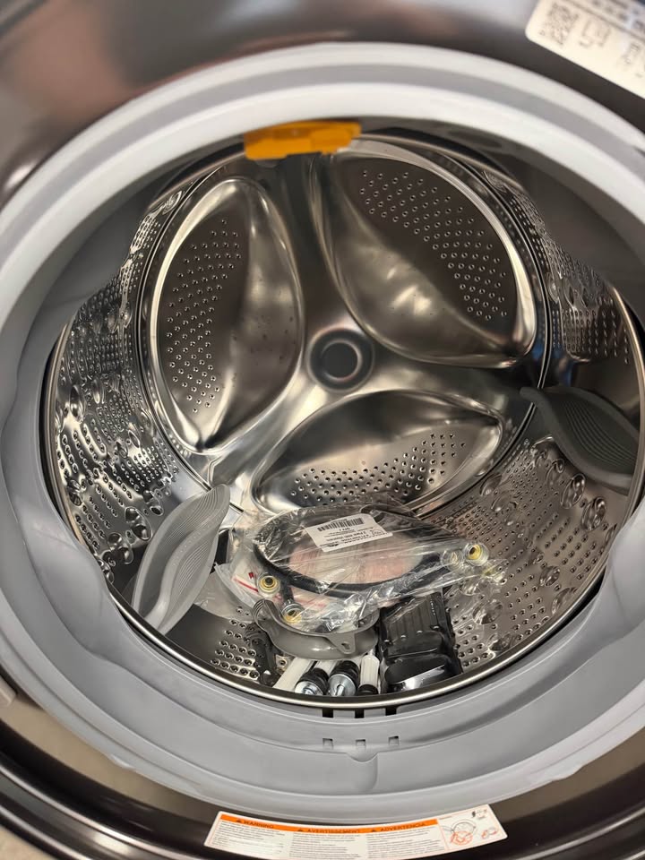 LG - 4.5 Cu. Ft. High-Efficiency Smart Front Load Washer with Steam and Built-In Intelligence - Black Steel - WM4000HBA
