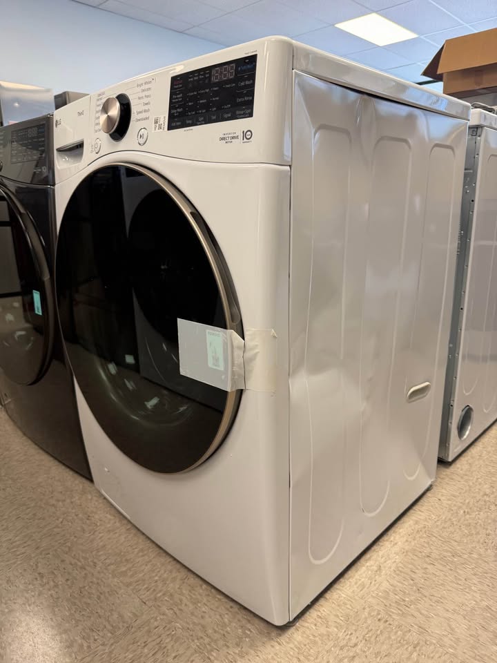 LG - 4.5 Cu. Ft. High-Efficiency Smart Front Load Washer with Steam and Built-In Intelligence - WM4000HWA