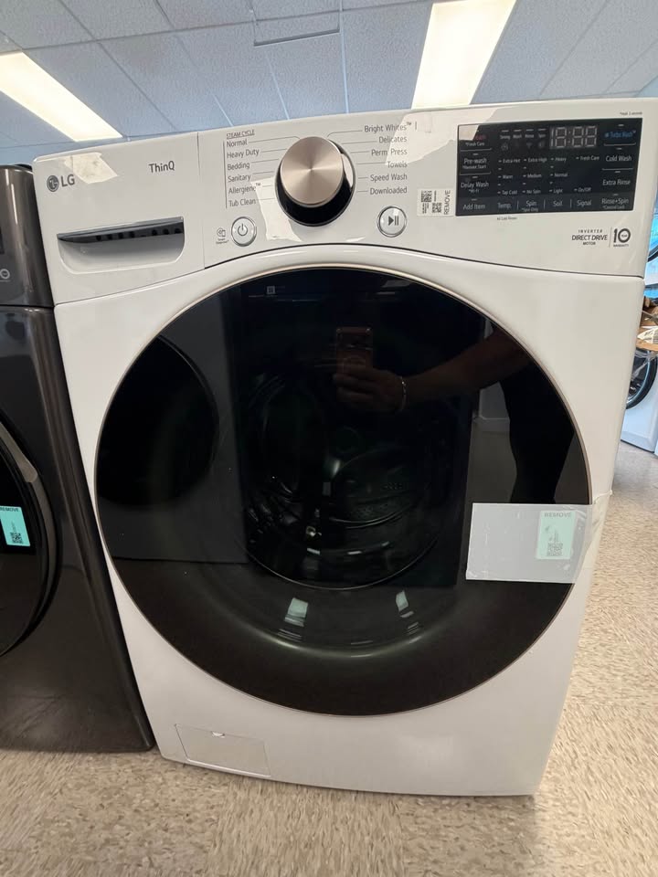 LG - 4.5 Cu. Ft. High-Efficiency Smart Front Load Washer with Steam and Built-In Intelligence - WM4000HWA