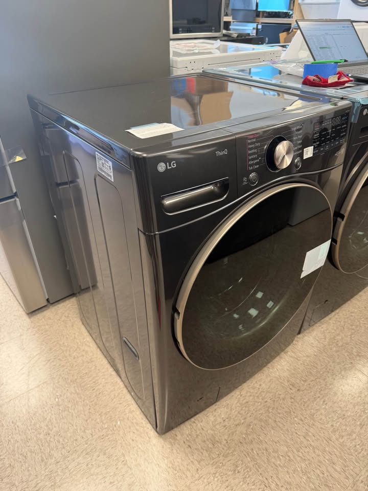 LG - 4.5 Cu. Ft. High-Efficiency Smart Front Load Washer with Steam and Built-In Intelligence - Black Steel - WM4000HBA