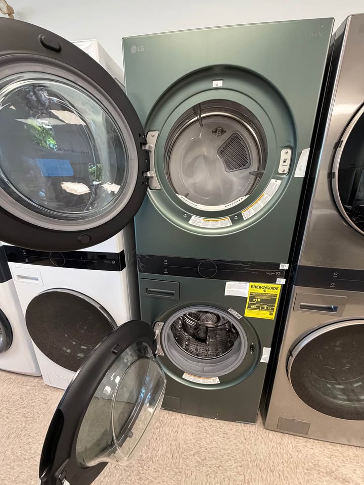 LG Gas - 4.5 Cu. Ft. Smart Front Load Washer & 7.4 Cu. Ft. Gas Dryer WashTower™ with Steam and Built-In Intelligence - Black Steel - WKGX201HBA