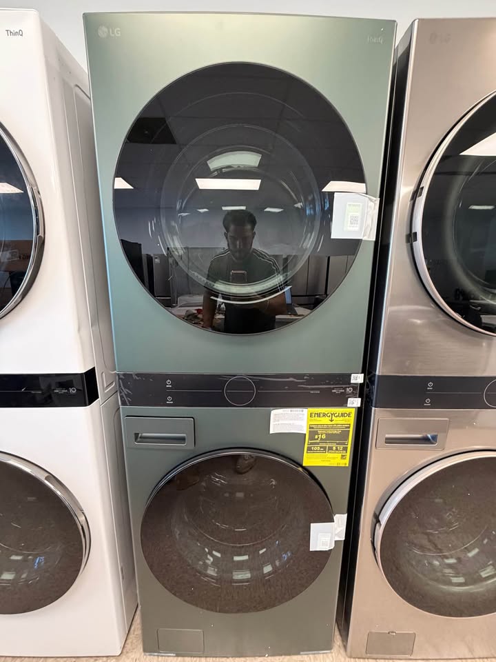 LG Gas - 4.5 Cu. Ft. Smart Front Load Washer & 7.4 Cu. Ft. Gas Dryer WashTower™ with Steam and Built-In Intelligence - Black Steel - WKGX201HBA