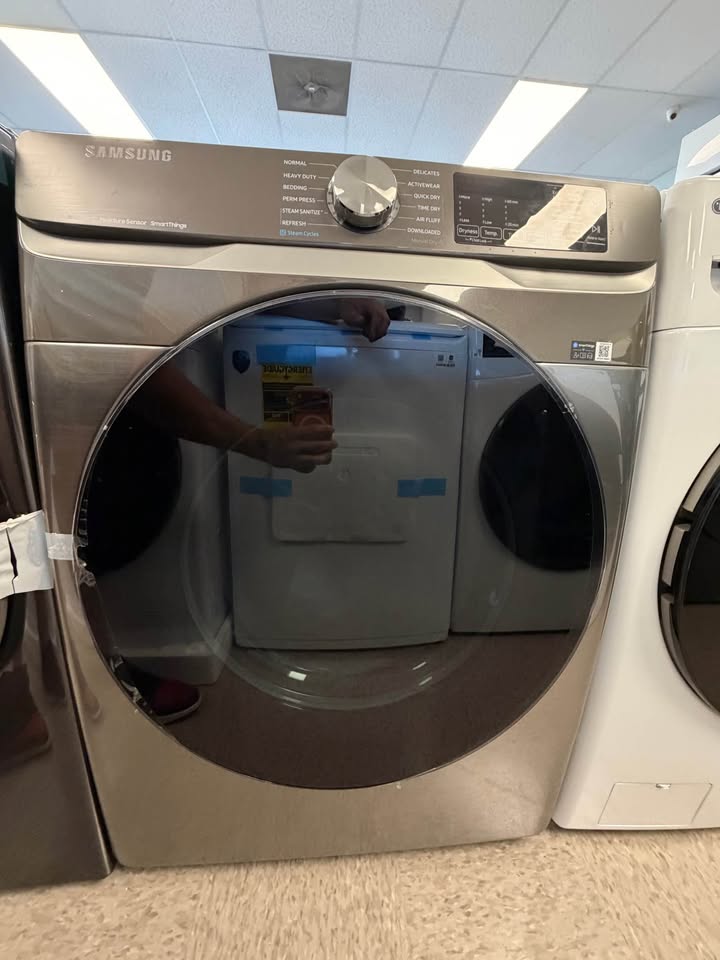Samsung - 7.5 Cu. Ft. Stackable Electric Dryer with Sensor Dry - Black Stainless Steel - DVE45T6000V