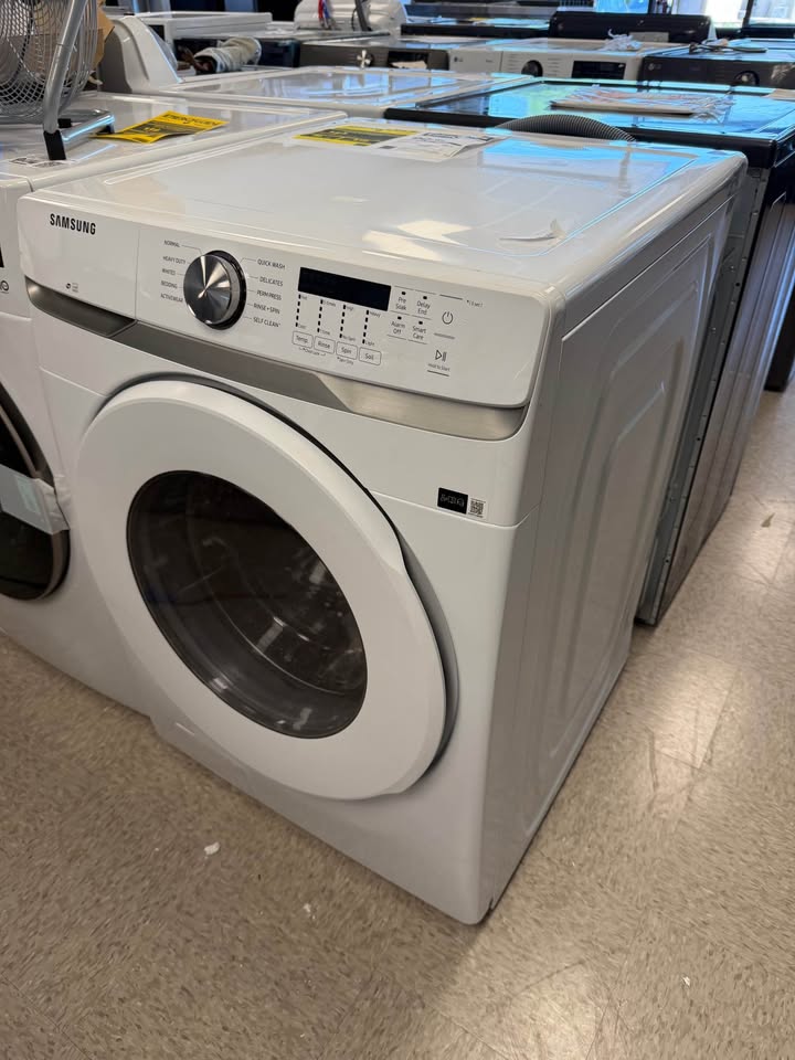 Samsung - 4.5 Cu. Ft. High-Efficiency Smart Front Load Washer with Vibration Reduction Technology+ - White - WF45T6000AW