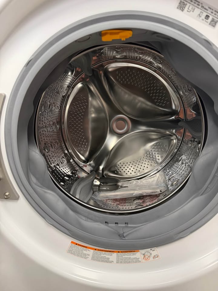 LG - 4.5 Cu. Ft. High-Efficiency Smart Front Load Washer with Steam and Built-In Intelligence - WM4000HWA