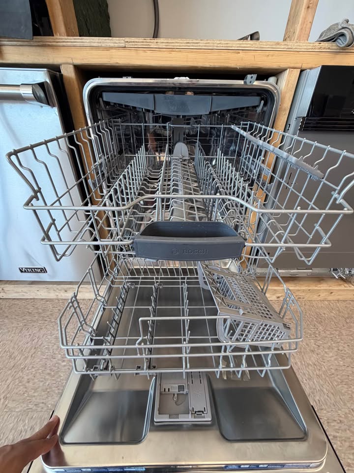Bosch 300 Series - 24 in. Smart Built-In Dishwasher with PrecisionWash®, PureDry® and Third Rack (Panel Ready) - SHV53CM3N