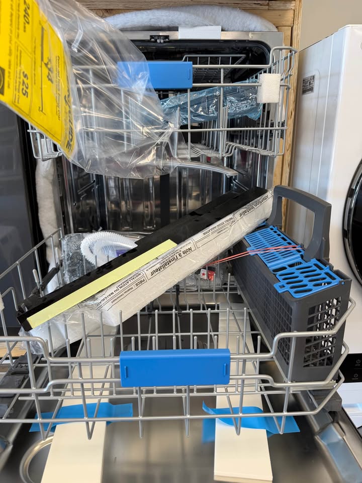 GE Profile - 24 in. Smart Built-In Top Control Dishwasher with Dry Boost™, Microban® Technology and Third Rack - Fingerprint Resistant Stainless Steel - PDP715SYVFS