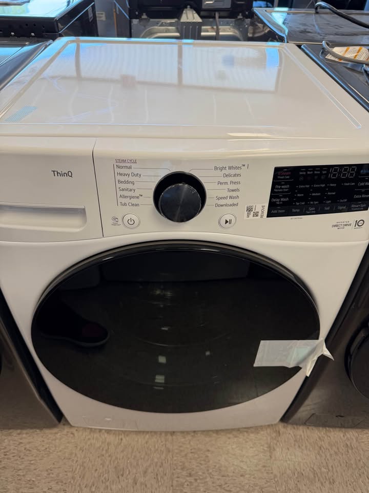 LG - 4.5 Cu. Ft. High-Efficiency Smart Front Load Washer with TurboWash® 360°, Steam and Built-In Intelligence - White - WM4080HWA