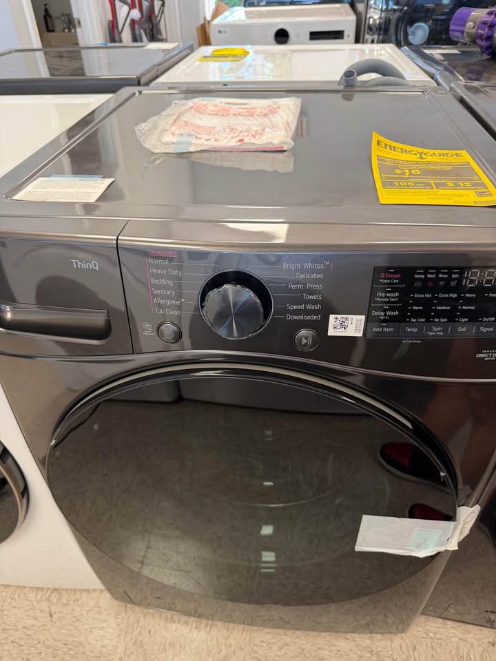 LG - 4.5 Cu. Ft. High-Efficiency Smart Front Load Washer with TurboWash® 360°, Steam and Built-In Intelligence - Black Steel - WM4080HBA