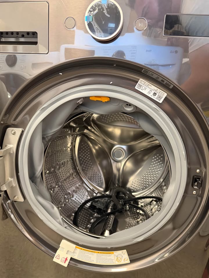 LG - 5.0 Cu. Ft. High-Efficiency Smart Front Load Washer with Steam and TurboWash® 360° - Black Steel - WM6500HBA