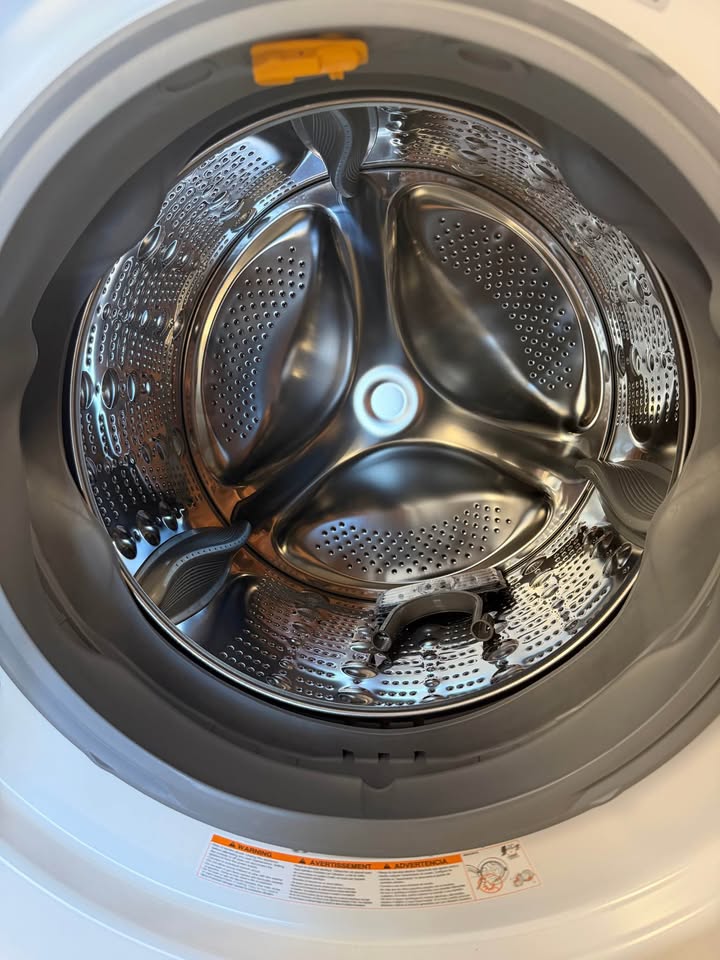 LG - 4.5 Cu. Ft. High-Efficiency Smart Front Load Washer with TurboWash® 360°, Steam and Built-In Intelligence - White - WM4080HWA