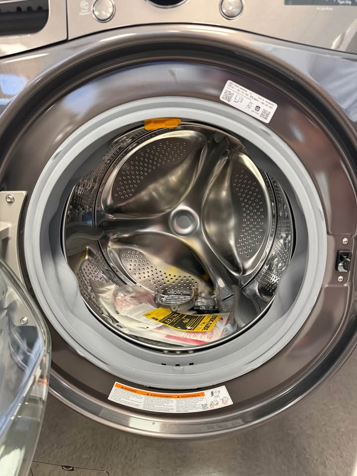 LG - 4.5 Cu. Ft. High-Efficiency Smart Front Load Washer with TurboWash® 360°, Steam and Built-In Intelligence - Black Steel - WM4080HBA