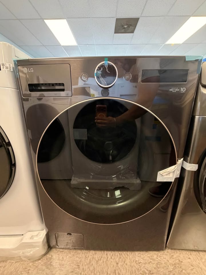 LG - 5.0 Cu. Ft. High-Efficiency Smart Front Load Washer with Steam and TurboWash® 360° - Black Steel - WM6500HBA