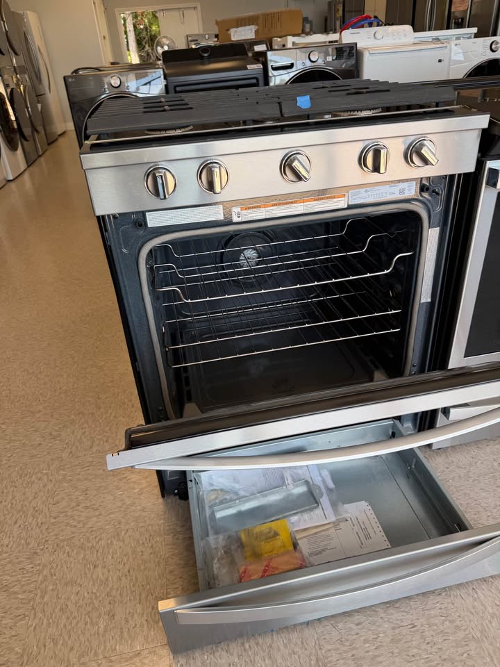 Whirlpool - 5.8 Cu. Ft. Smart Slide-In Gas Convection Range with Air Fry and Scan-to-Cook - Stainless Steel - WEG750H0HZ