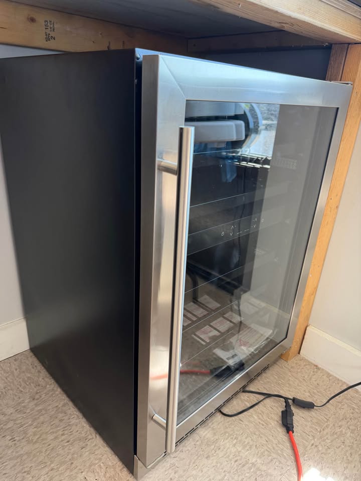 Zephyr - Brisas 46-Bottle Dual Zone Under-Counter Wine Cooler - Stainless Steel/Glass - BWN24C02AG