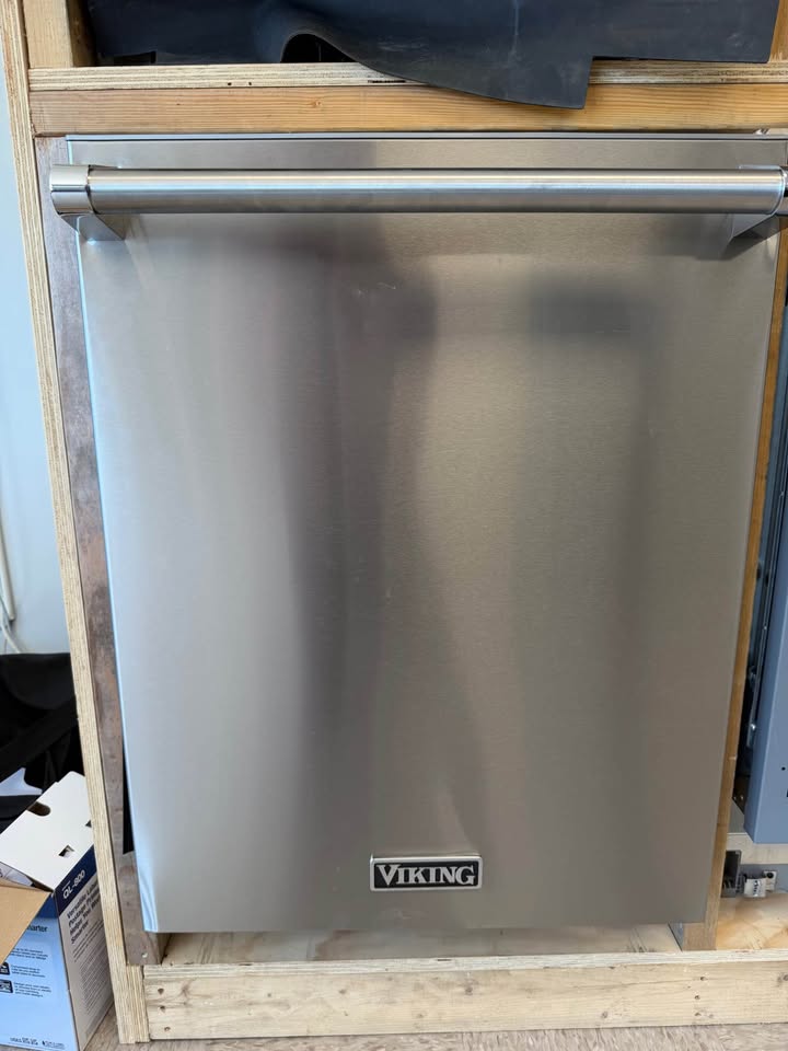 Viking - 24 in. Built-In Dishwasher with Stainless Steel Tub and Turbo Fan Dry - Stainless Steel - VDWU524SS