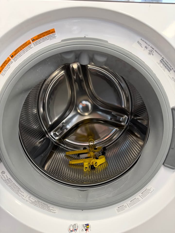 Electrolux - 4.5 Cu. Ft. Front Load Washer with LuxCare® Plus Wash, SmartBoost® and Steam - White - ELFW7626BW