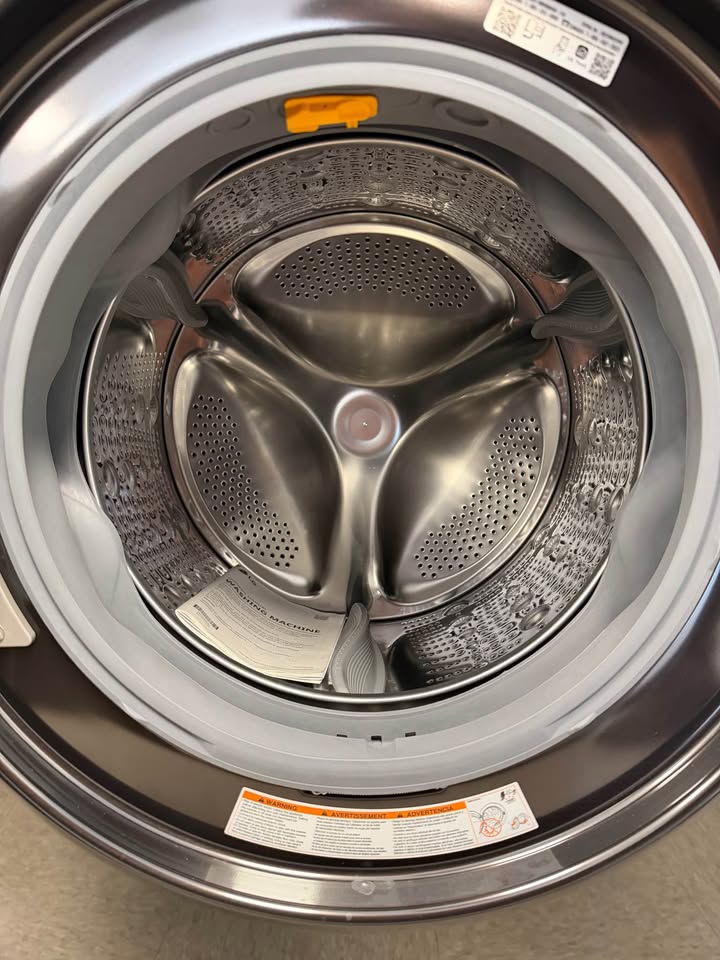 LG - 4.5 Cu. Ft. High-Efficiency Smart Front Load Washer with TurboWash® 360°, Steam and Built-In Intelligence - Black Steel - WM4080HBA