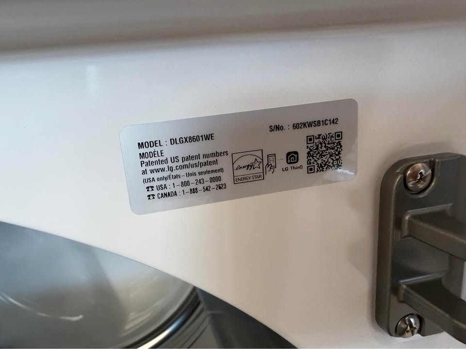 LG - 7.3 Cu. Ft. Smart Gas Dryer with Steam and EasyLoad™ Door - Alpine White - DLGX8601WE