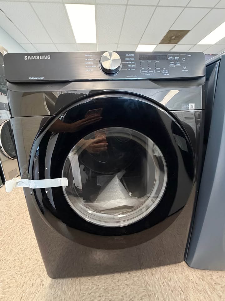 Samsung - 7.5 Cu. Ft. Stackable Electric Dryer with Sensor Dry - Black Stainless Steel - DVE45T6000V