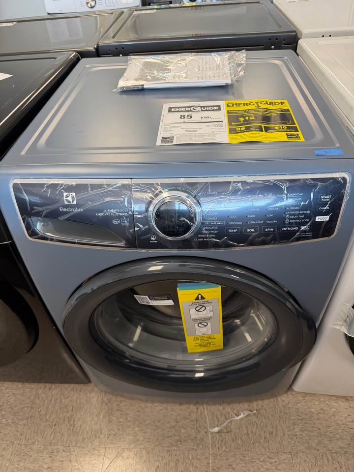 Electrolux - 4.5 Cu. Ft. Front Load Washer with LuxCare® Plus Wash, SmartBoost® and Steam - Titanium - ELFW7626BD