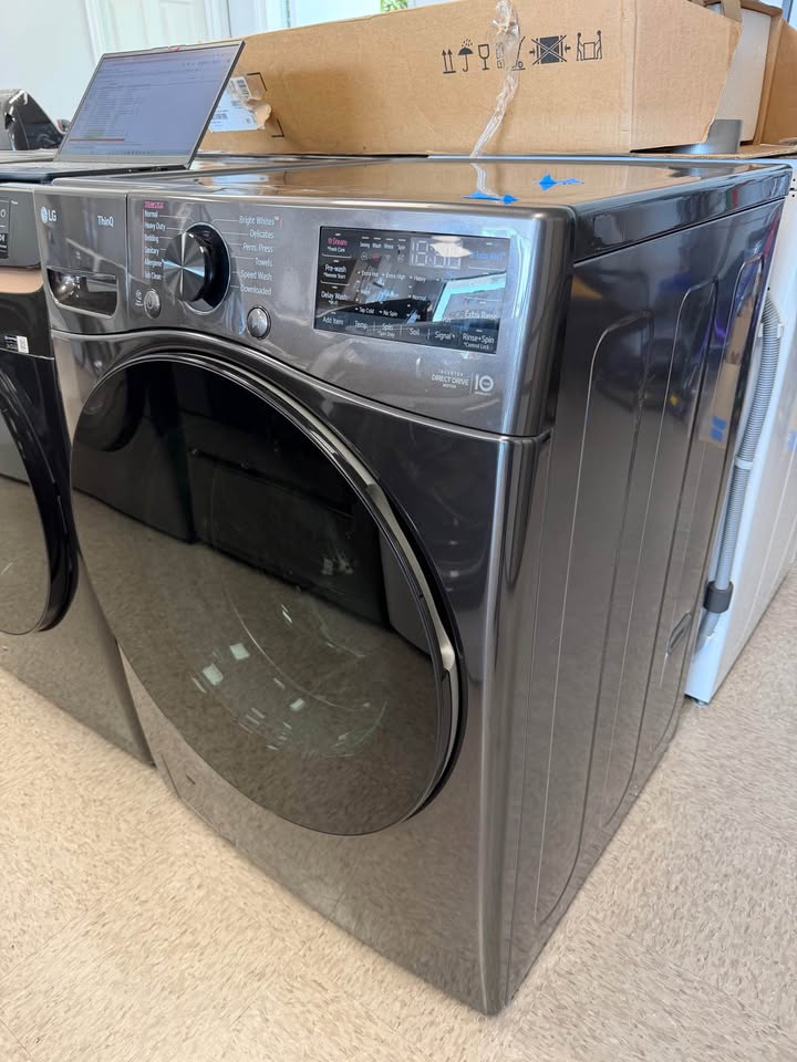 LG - 4.5 Cu. Ft. High-Efficiency Smart Front Load Washer with TurboWash® 360°, Steam and Built-In Intelligence - Black Steel - WM4080HBA