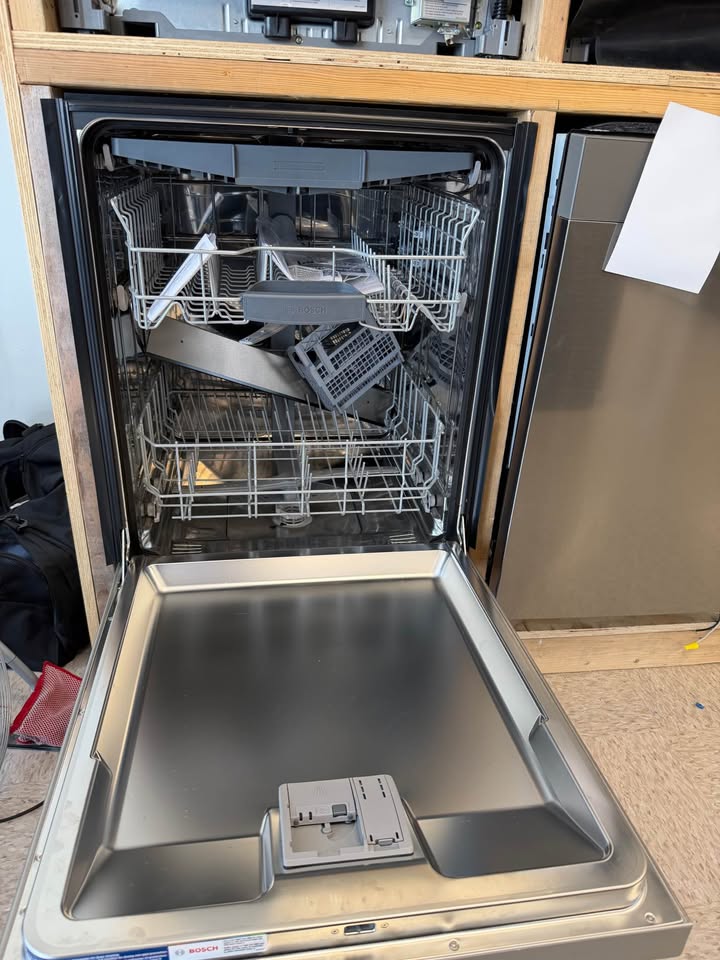 Bosch - 300 Series 24 in. Front Control Smart Built-In Dishwasher with 3rd Rack & PrecisionWash® - Stainless Steel - SHE43DM5N