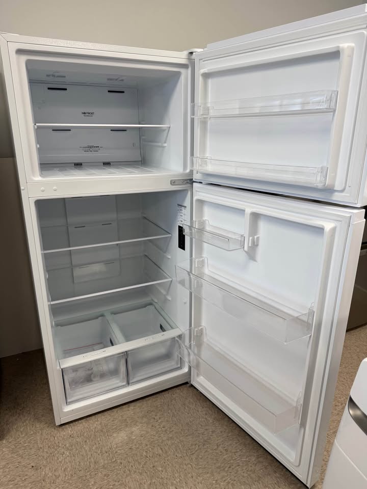 Mora - 18 Cu. Ft. Top-Freezer Refrigerator with Glass Shelves & Reversible Doors - White - MRT180N6AWD