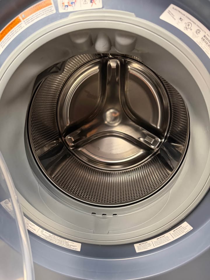 Electrolux - 4.5 Cu. Ft. Front Load Washer with LuxCare® Plus Wash, SmartBoost® and Steam - Titanium - ELFW7626BD