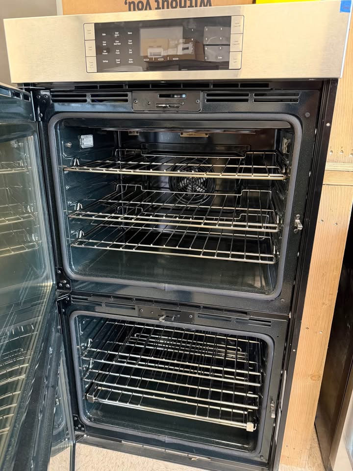 Bosch - Benchmark Series 30 in. 9.2 Cu. Ft. Built-In Double Electric Wall Oven with True European Convection - Stainless Steel - HBLP651LUC