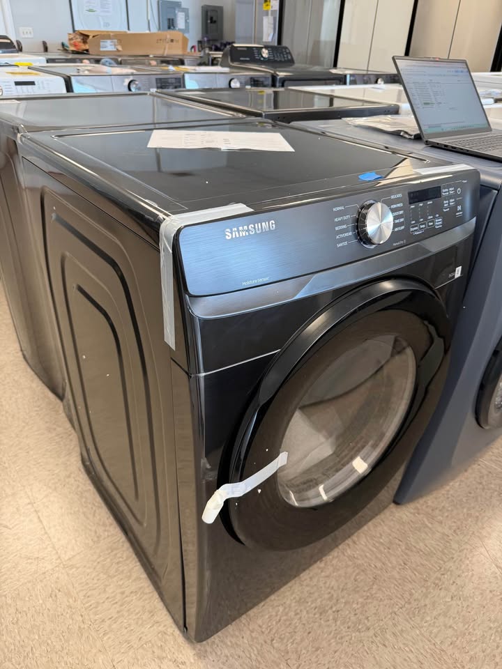 Samsung - 7.5 Cu. Ft. Stackable Electric Dryer with Sensor Dry - Black Stainless Steel - DVE45T6000V