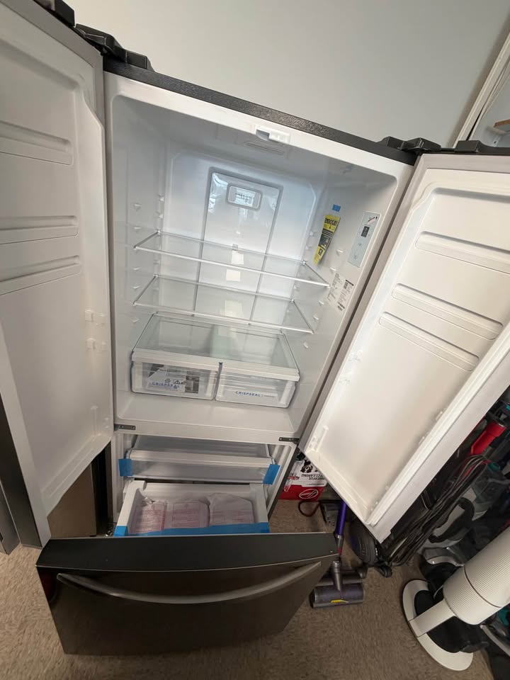 Frigidaire - 31.5 in. 17.6 Cu. Ft. Counter-Depth French Door Refrigerator with Ice Maker - Fingerprint-Resistant Stainless Steel Look - FRFG1723AV
