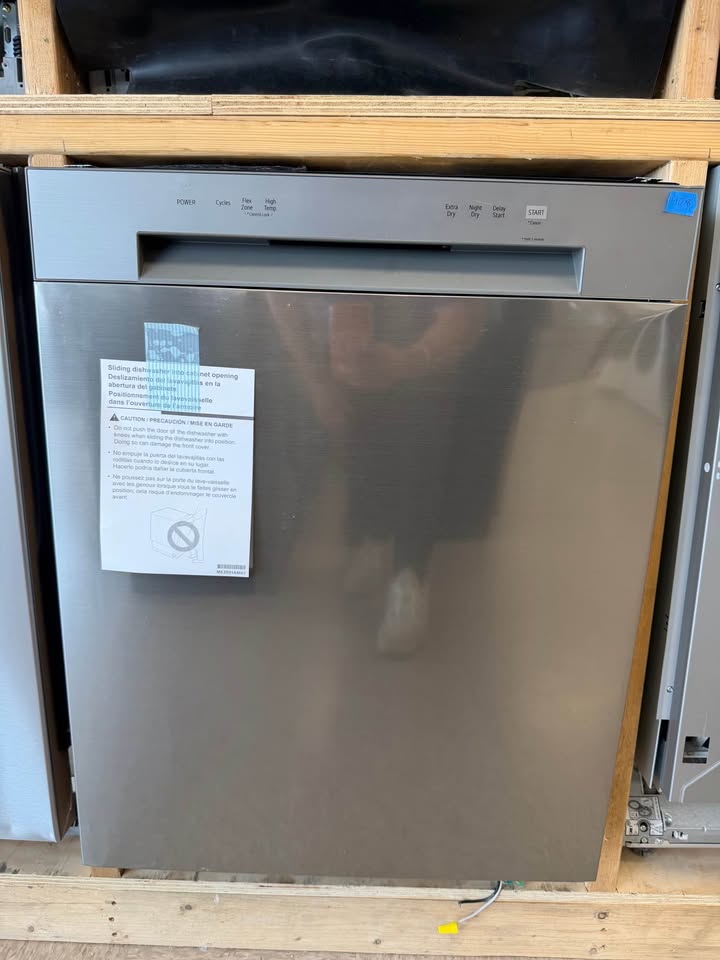 LG - 24 in. Front Control Built-In Dishwasher with SenseClean™, Dynamic Dry™ & NeveRust® Stainless Steel Tub - Stainless Steel Look - LDFC2423V