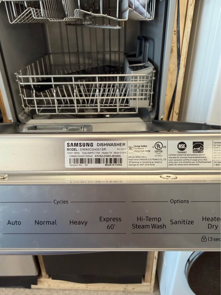 Samsung - 24 in. Built-In Dishwasher with AutoRelease™ Dry, 3rd Rack & Hybrid Tub - Fingerprint Resistant Stainless Steel - DW80CG4051SR