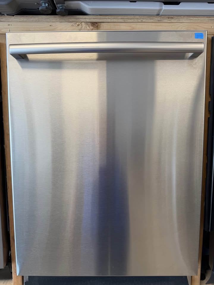 Bosch - 800 Series 24 in. Top Control Smart Built-In Dishwasher with Flexible 3rd Rack & CrystalDry® - Stainless Steel - SHX78B75UC