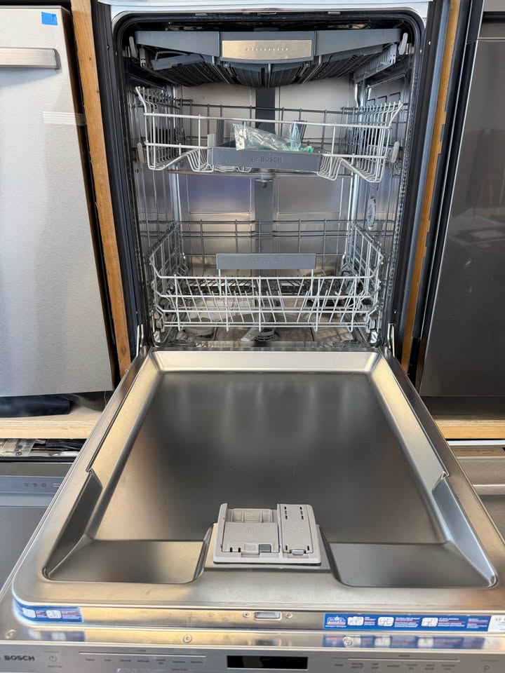 Bosch - 800 Series 24 in. Top Control Smart Built-In Dishwasher with Flexible 3rd Rack & CrystalDry® - Stainless Steel - SHX78B75UC