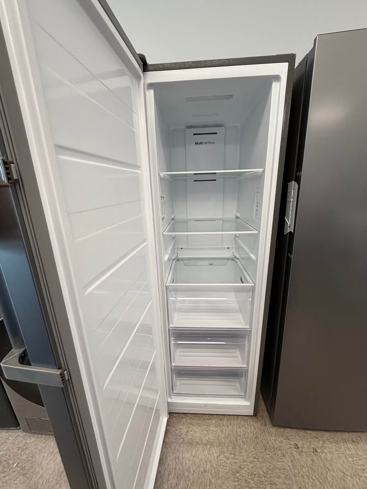 Hisense - 10.2 Cu. Ft. Garage Ready Frost-Free Convertible Upright Freezer - Silver - HFU101N1AVE
