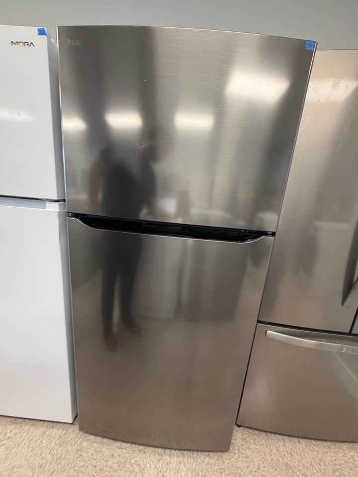 LG - 30 in. 20.2 Cu. Ft. Top-Freezer Refrigerator with Reversible Door - Platinum Silver - LTCS20020V