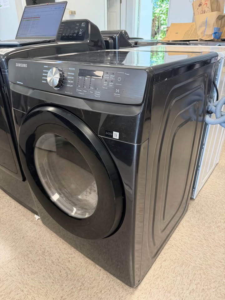 Samsung - 27 in. 7.5 Cu. Ft. Stackable Electric Dryer with Sensor Dry - Black Stainless Steel - DVE45T6000V