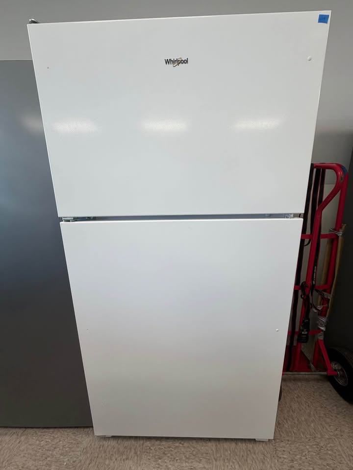 Whirlpool - 33 in. 20.5 Cu. Ft. Top-Freezer Refrigerator with Frameless Glass Shelves - White - WRT311FZDW