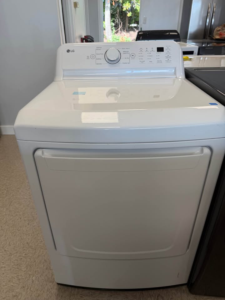 LG - 27 in. 7.3 Cu. Ft. Front Load Electric Dryer with Sensor Dry - White - DLE7000W